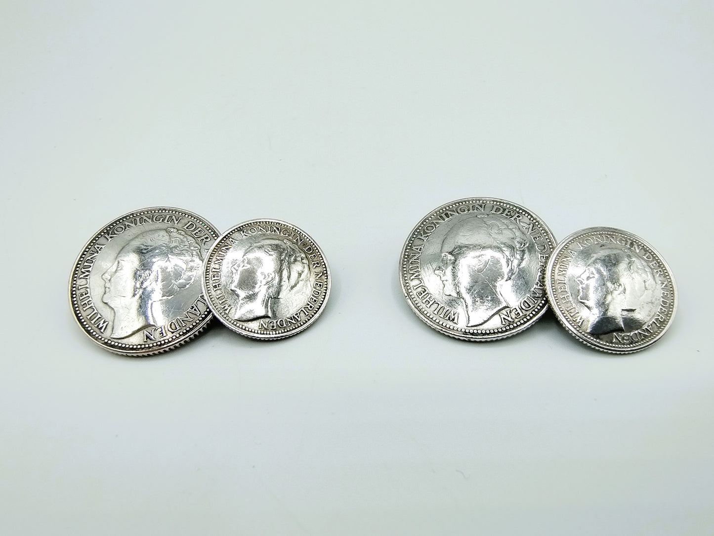 Silberne Manschettenknöpfe zu 10 und 25 Cent, Wilhelmina