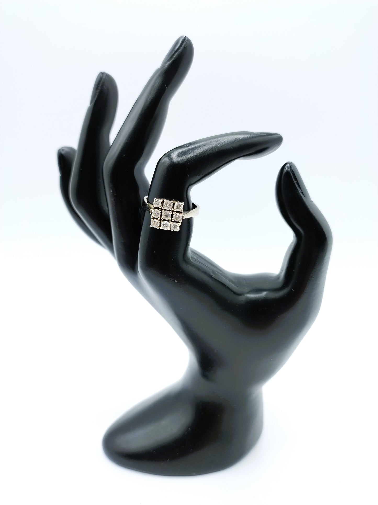 White gold ring set with 9 diamonds, approx. 0.90ct, 17 mm