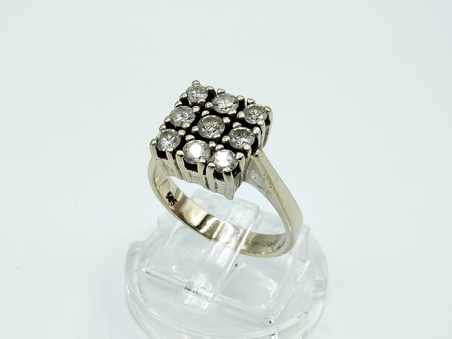 White gold ring set with 9 diamonds, approx. 0.90ct, 17 mm