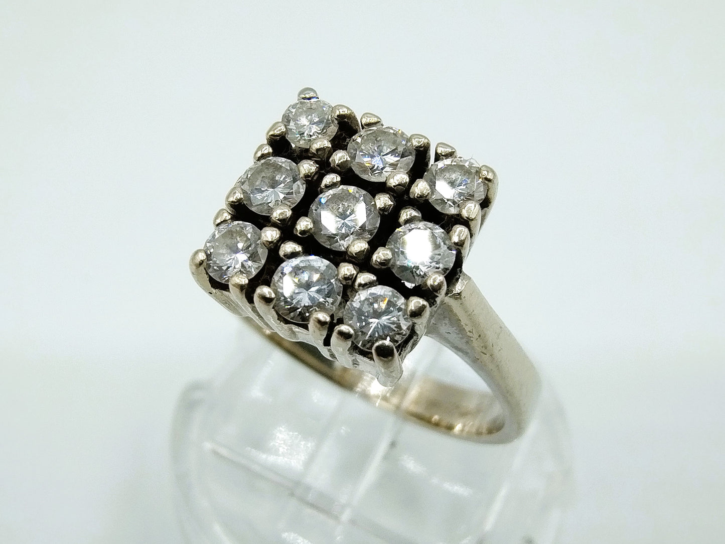 White gold ring set with 9 diamonds, approx. 0.90ct, 17 mm