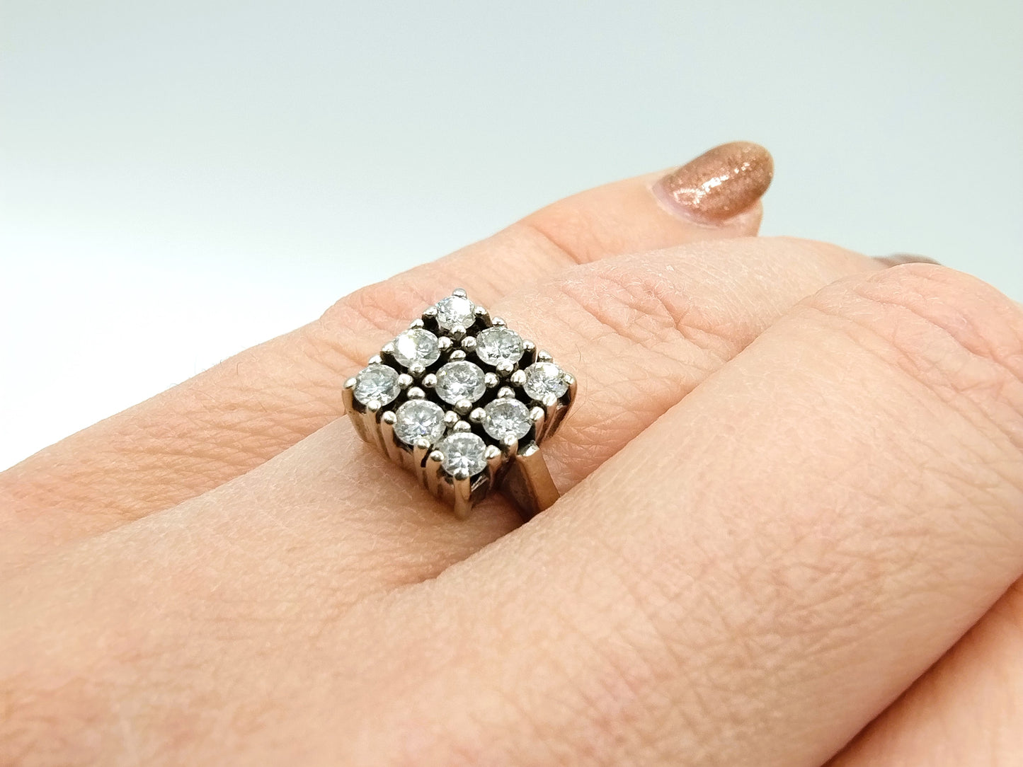 White gold ring set with 9 diamonds, approx. 0.90ct, 17 mm