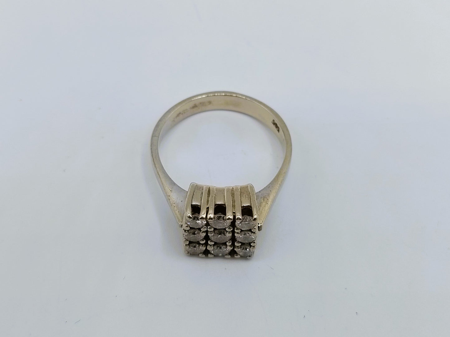 White gold ring set with 9 diamonds, approx. 0.90ct, 17 mm