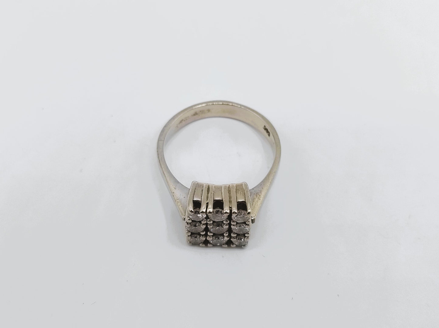 White gold ring set with 9 diamonds, approx. 0.90ct, 17 mm