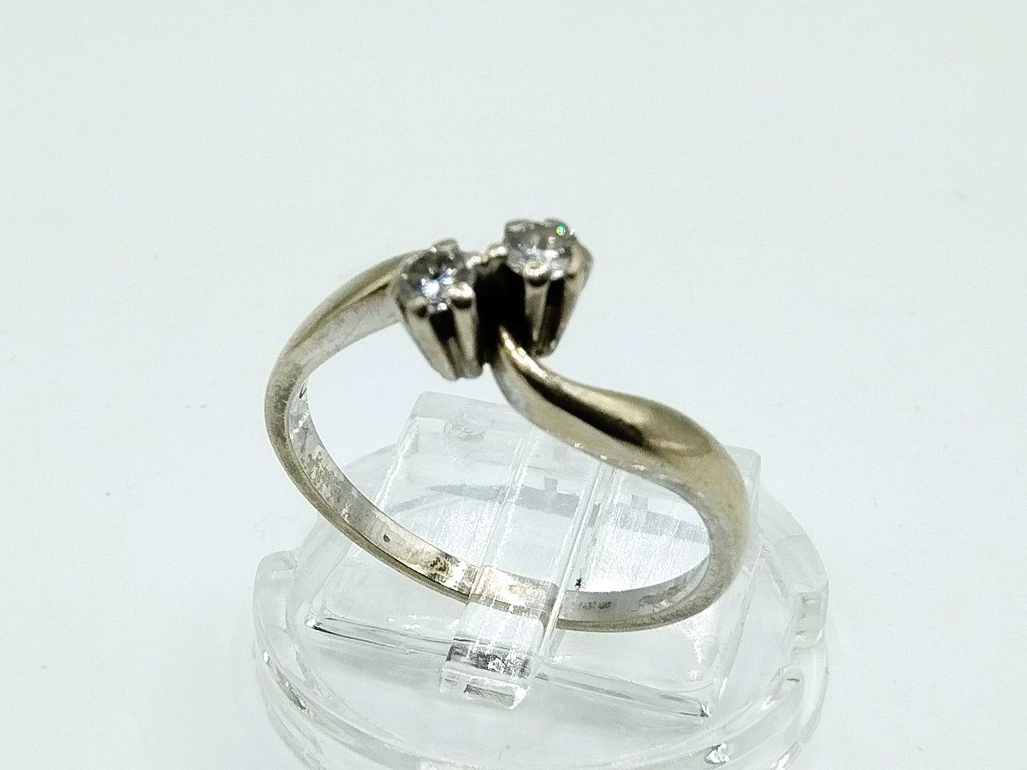 White gold ring with 2 diamonds (0.14ct), 17.5 mm