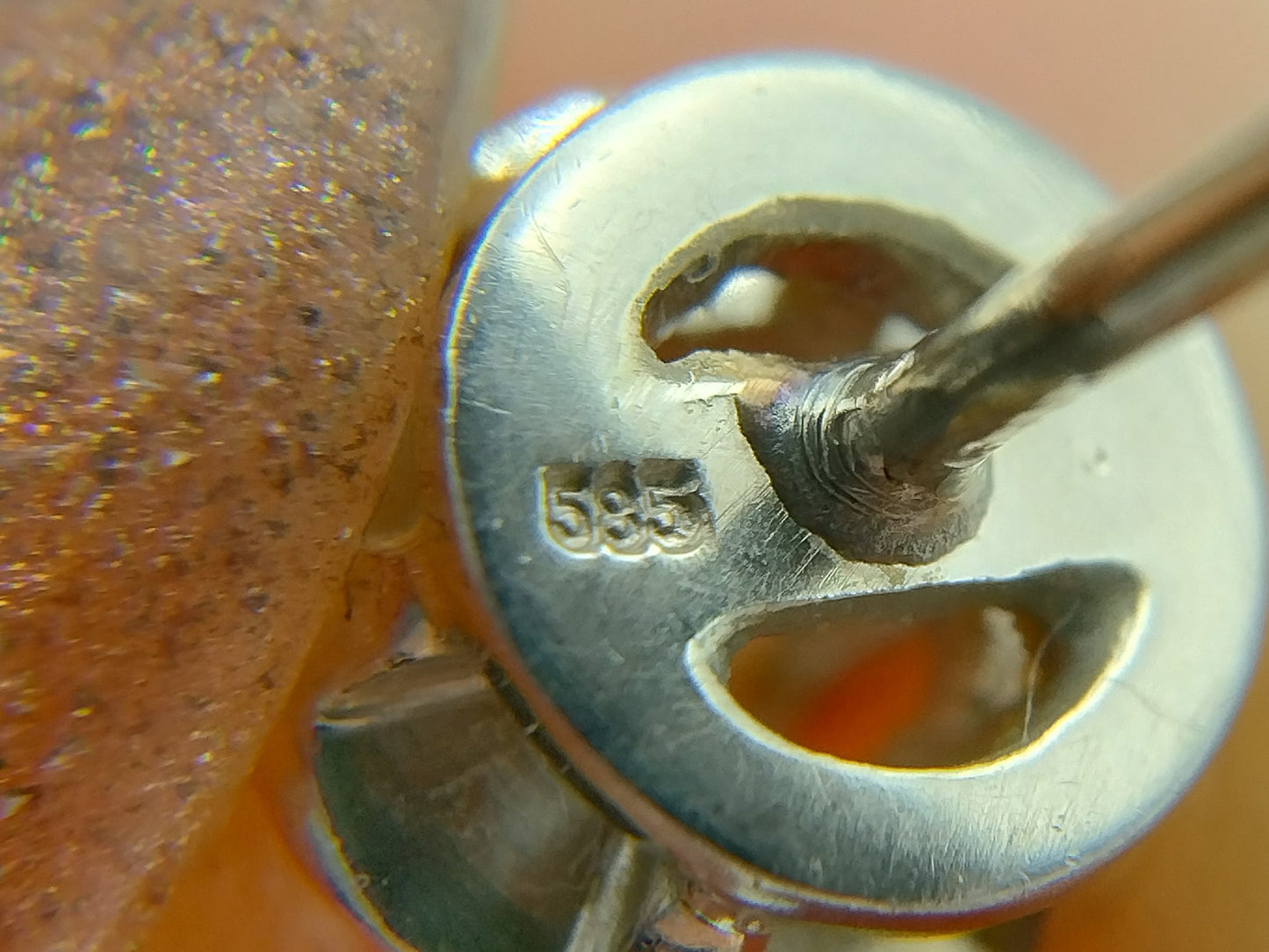 Witgouden oorstekers met diamanten. (0.30ct)
