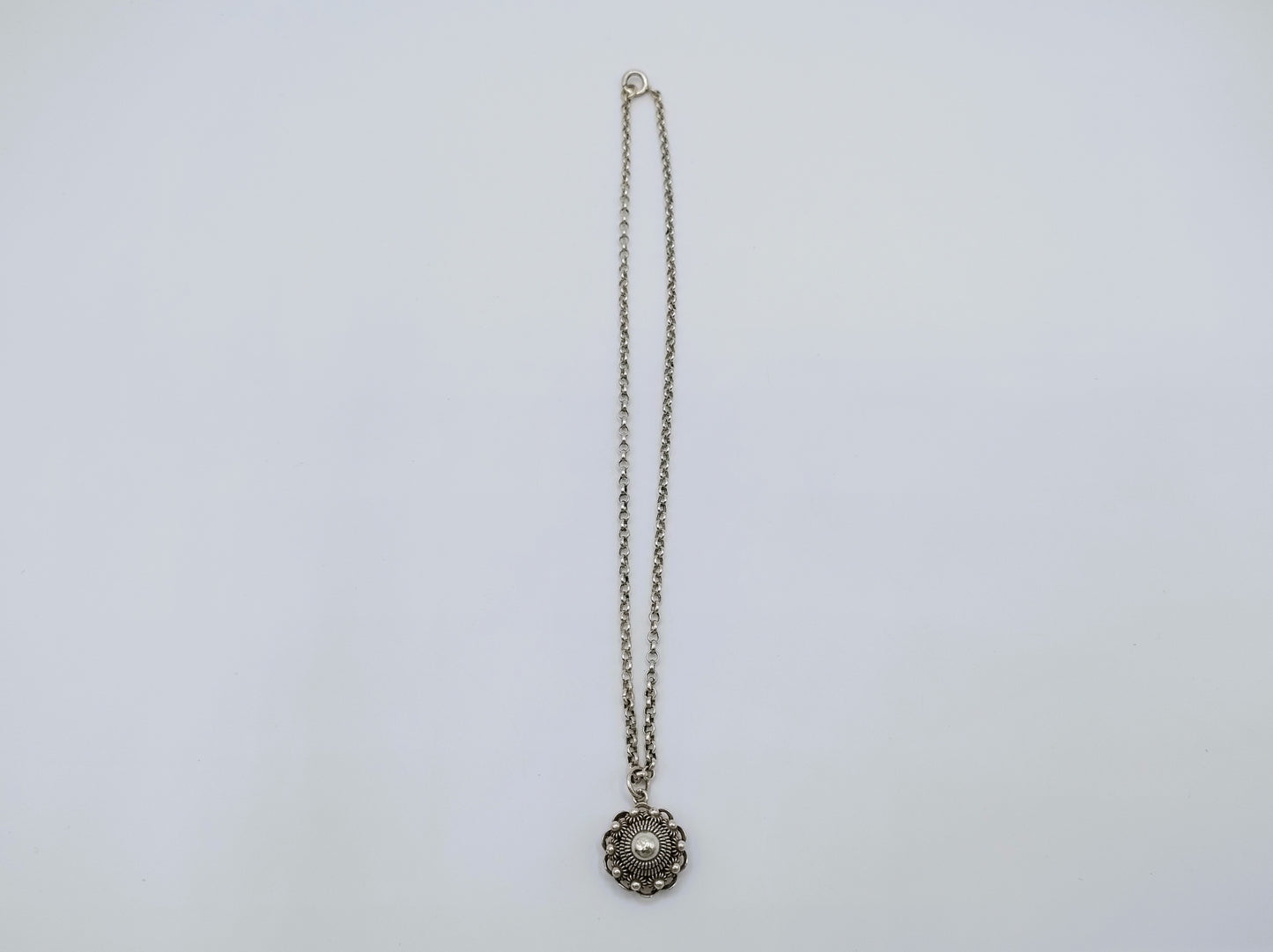 Silberne Jasseron-Kette mit Zeeland-Knopfanhänger, 40,5 cm.