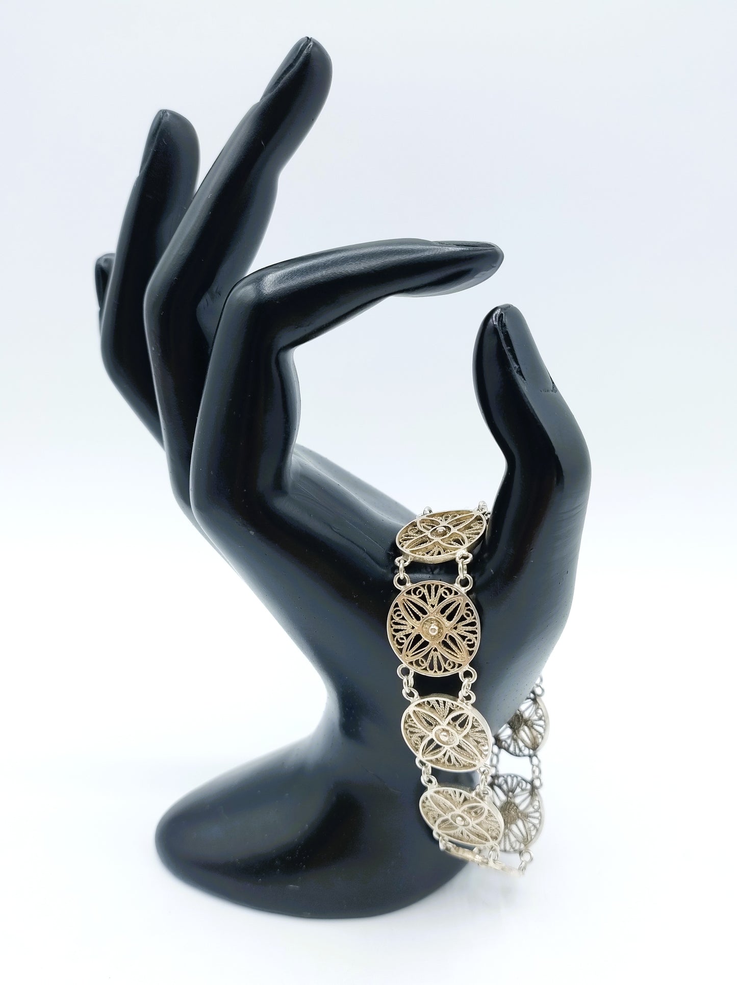 Silver bracelet with flower links, 19.5 cm