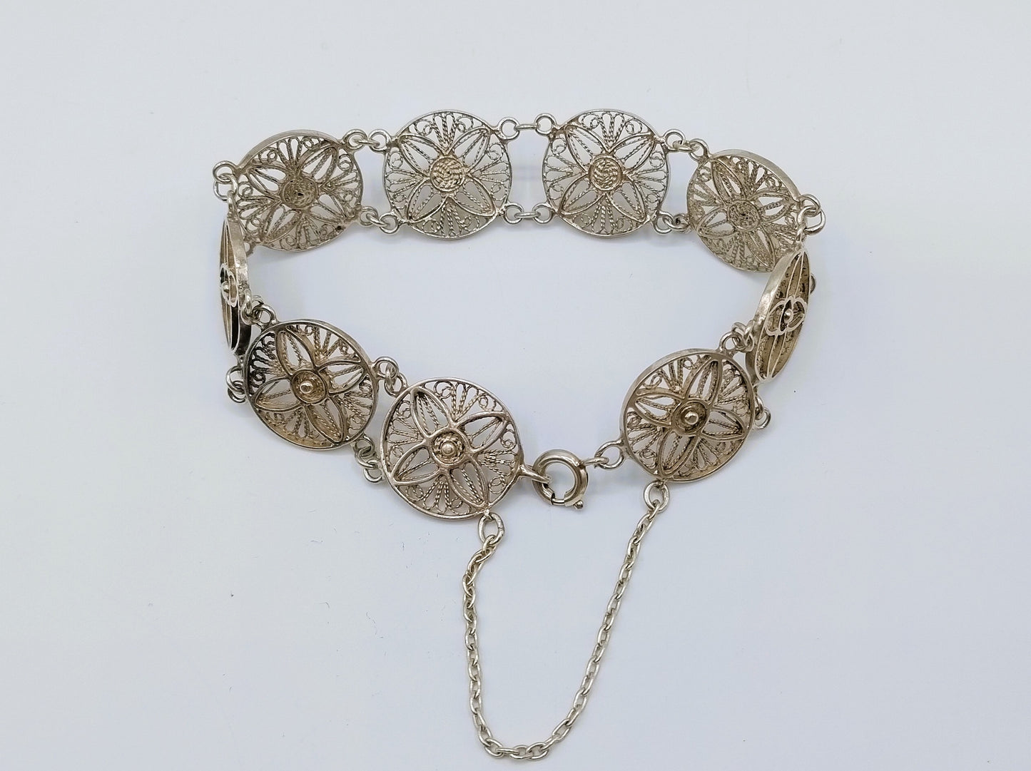 Silver bracelet with flower links, 19.5 cm
