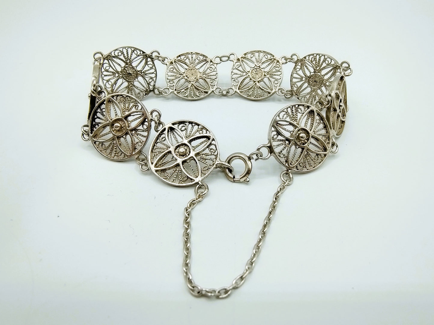 Silver bracelet with flower links, 19.5 cm