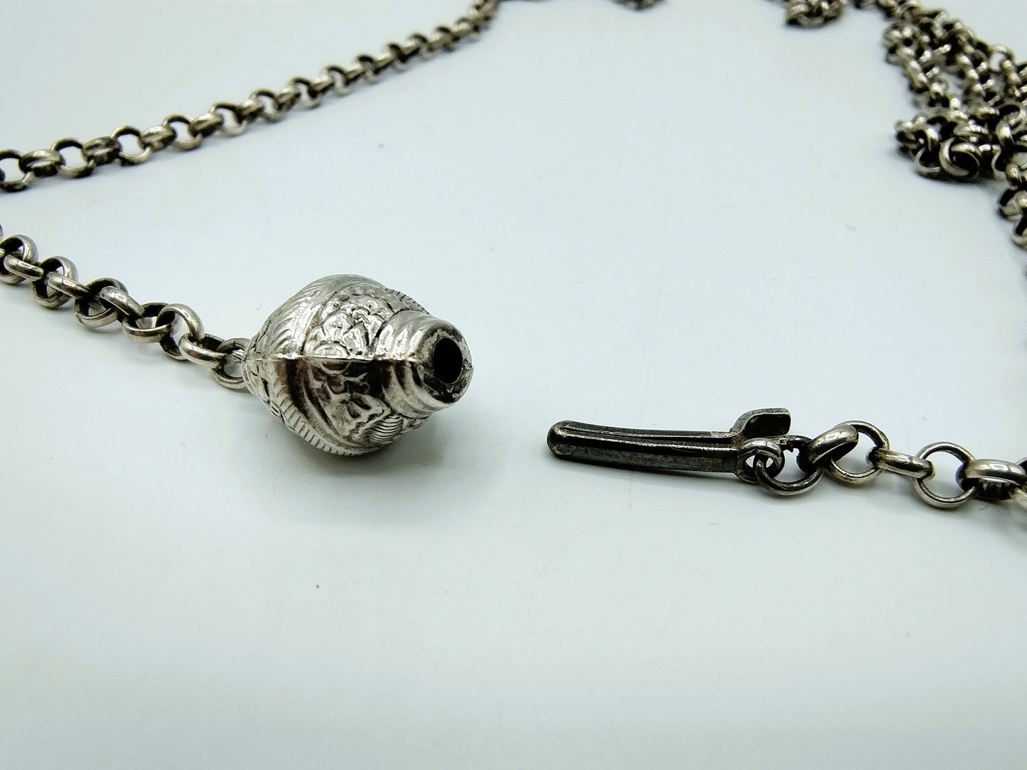 Silver jasseron chain with silver clasp, 77 cm