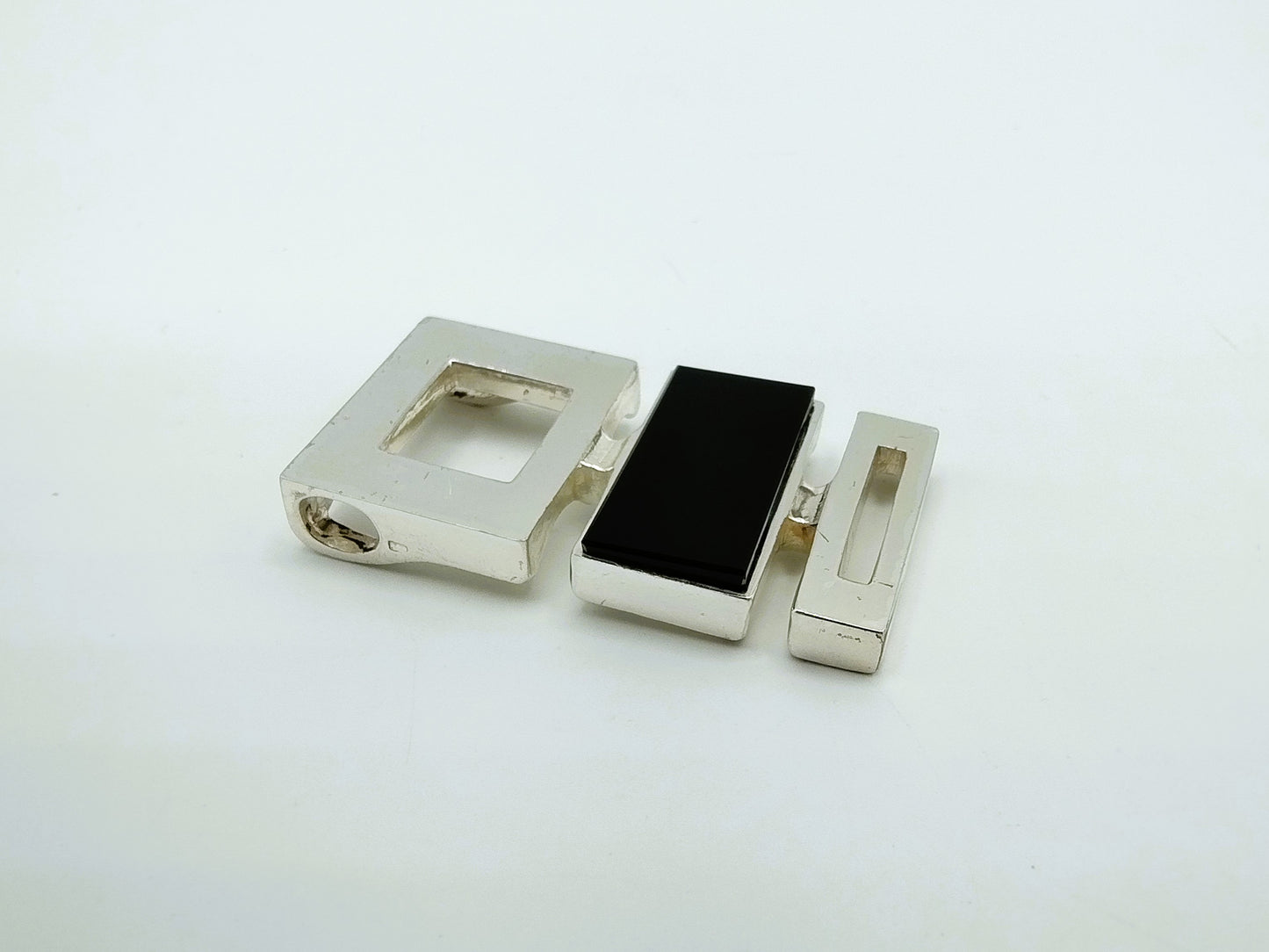Silver design pendant with Onyx, 835