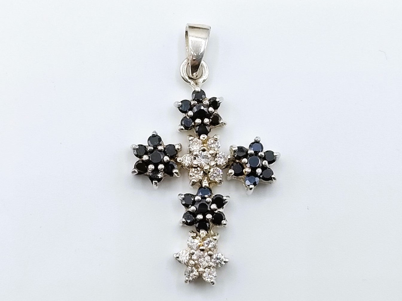 Silver cross pendant set with brilliant cut stones, 925