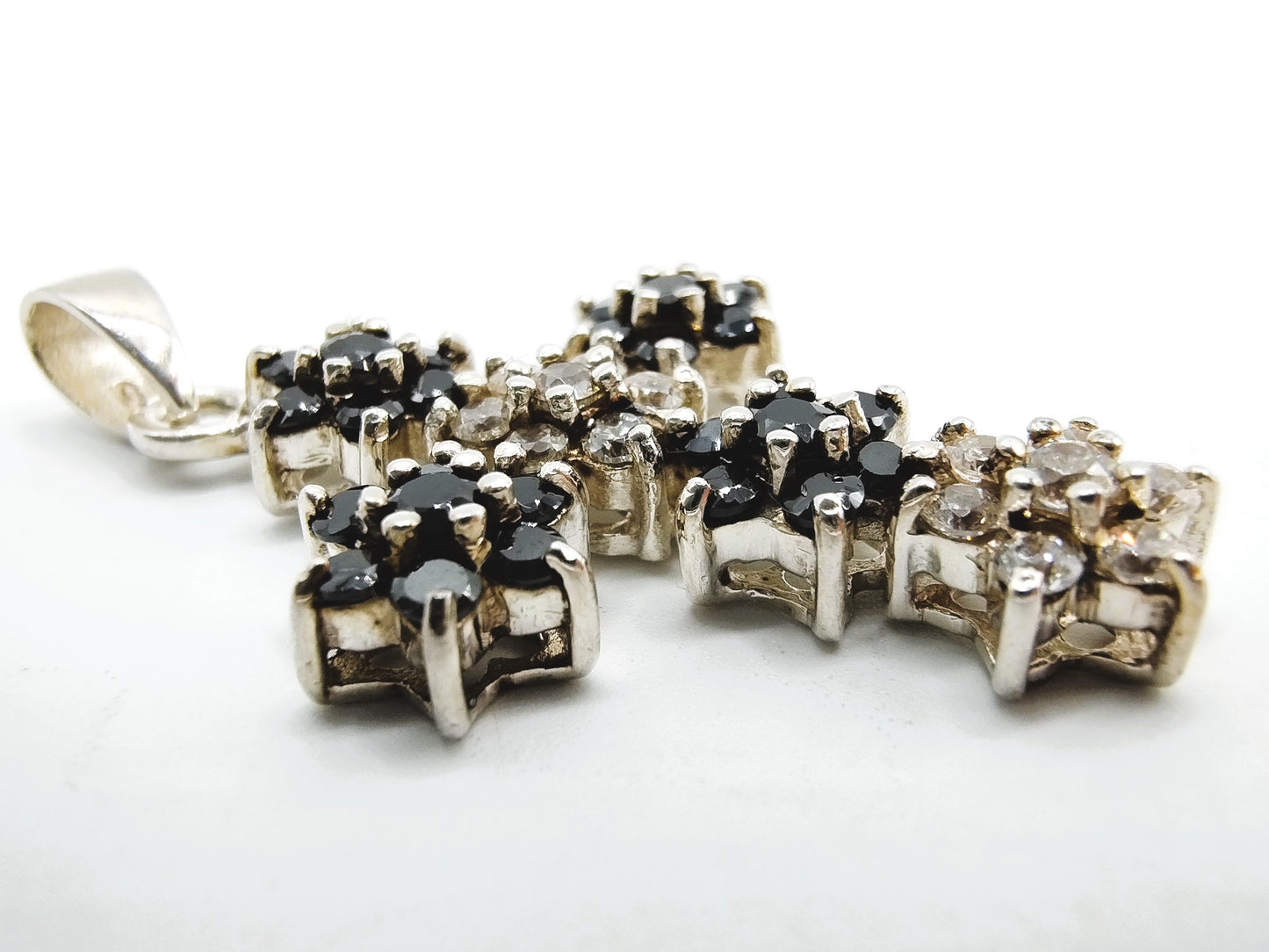 Silver cross pendant set with brilliant cut stones, 925