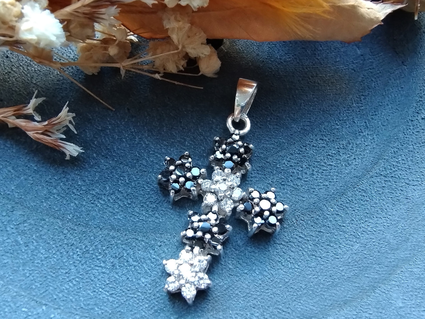 Silver cross pendant set with brilliant cut stones, 925