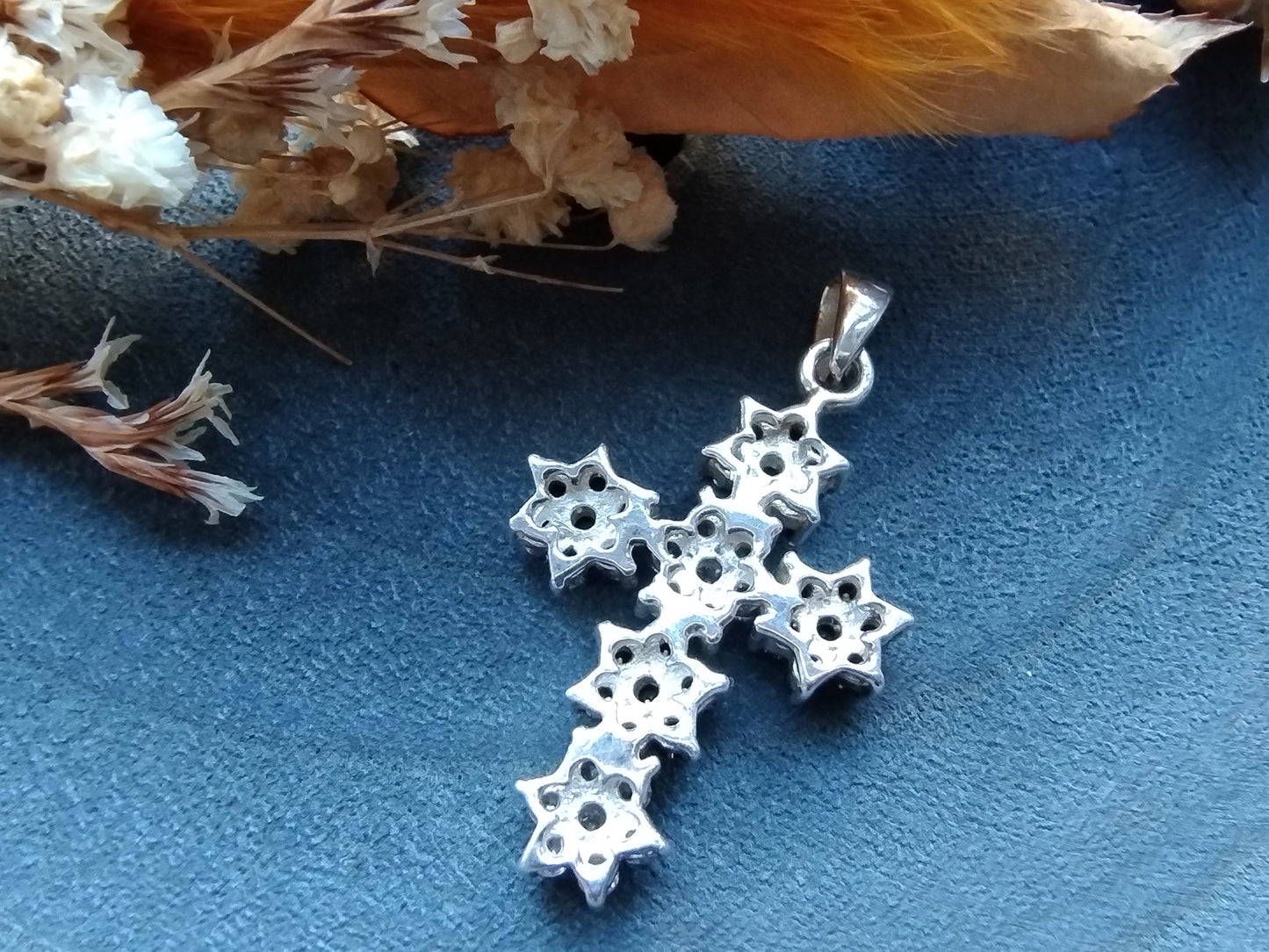 Silver cross pendant set with brilliant cut stones, 925