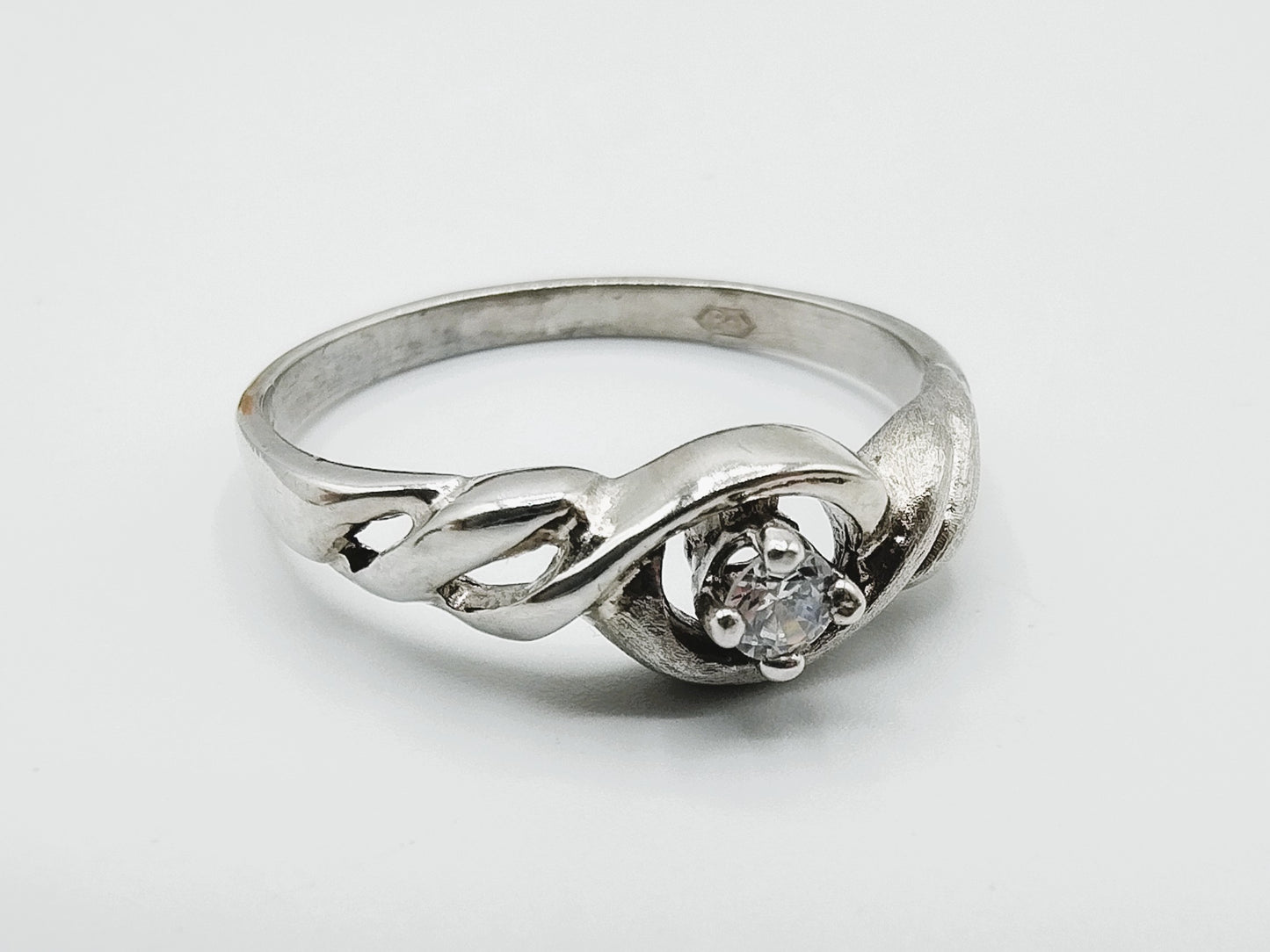 Silberring mit Zirkonia besetzt, 17,75 mm, 925