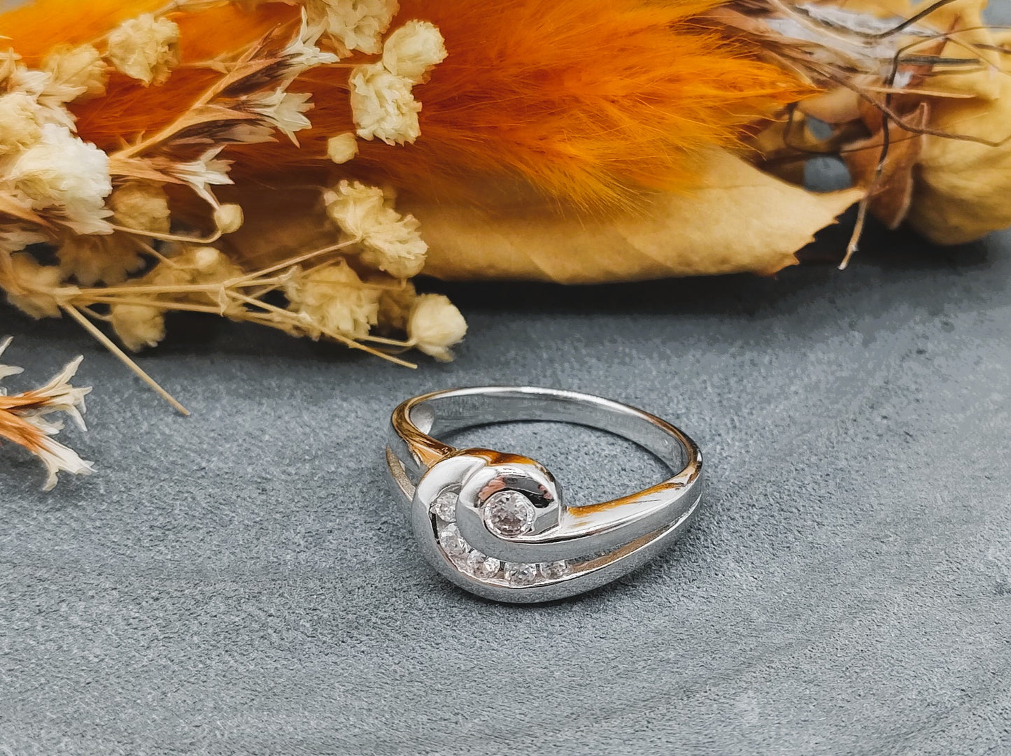 Silver ring set with zirconia, 19 mm