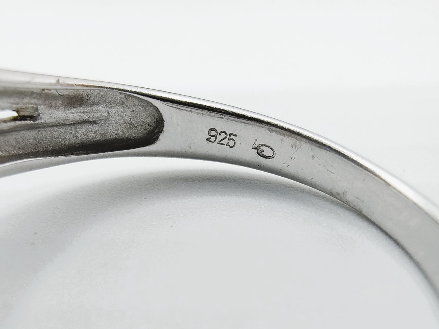 Silver ring set with zirconia, 19 mm