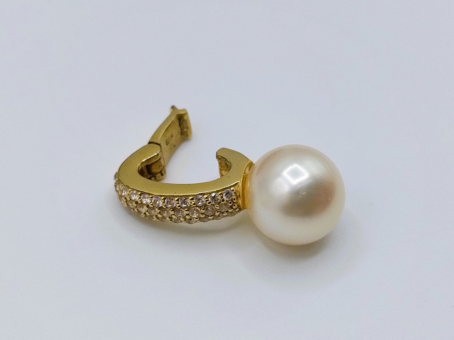 Gold pendant with pearl, 14 carat