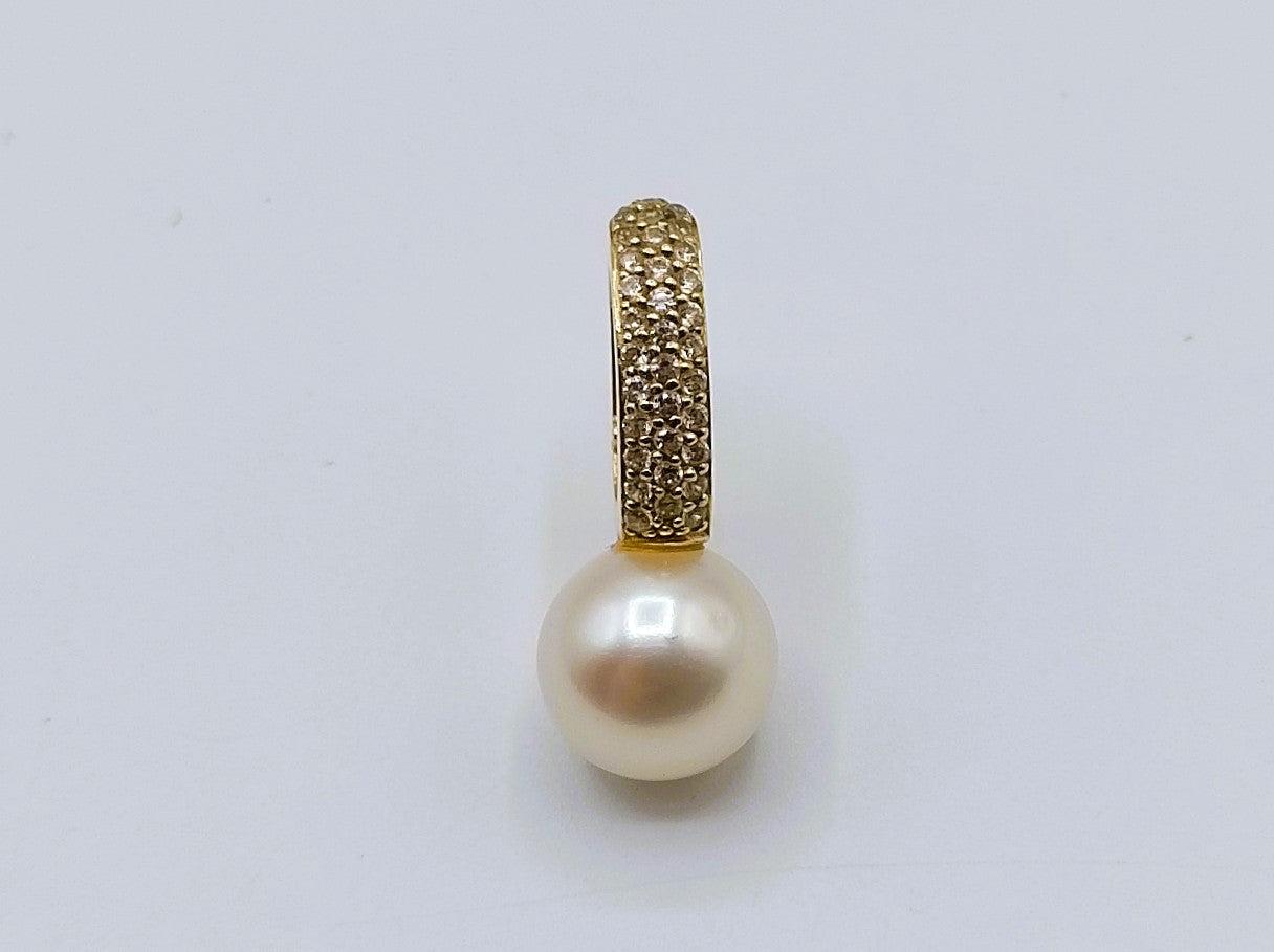 Gold pendant with pearl, 14 carat