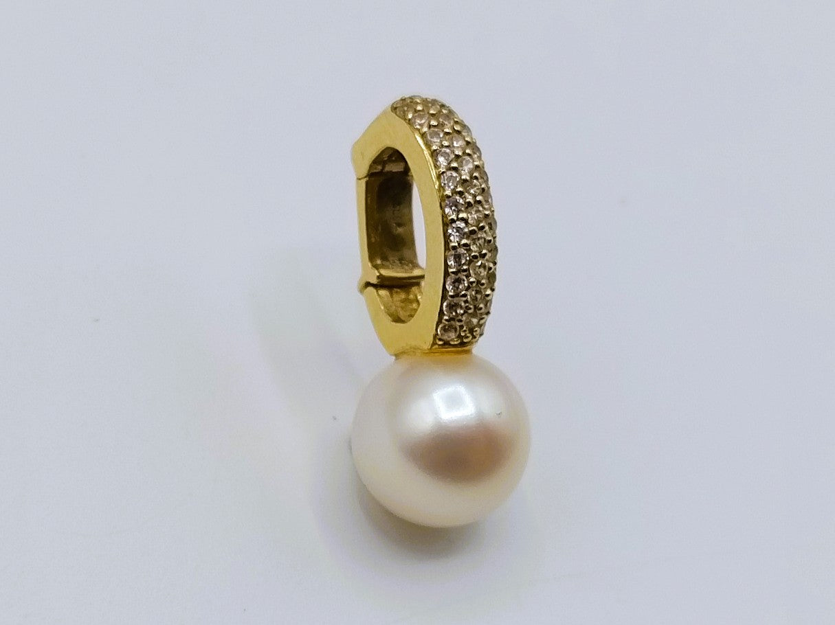 Gold pendant with pearl, 14 carat