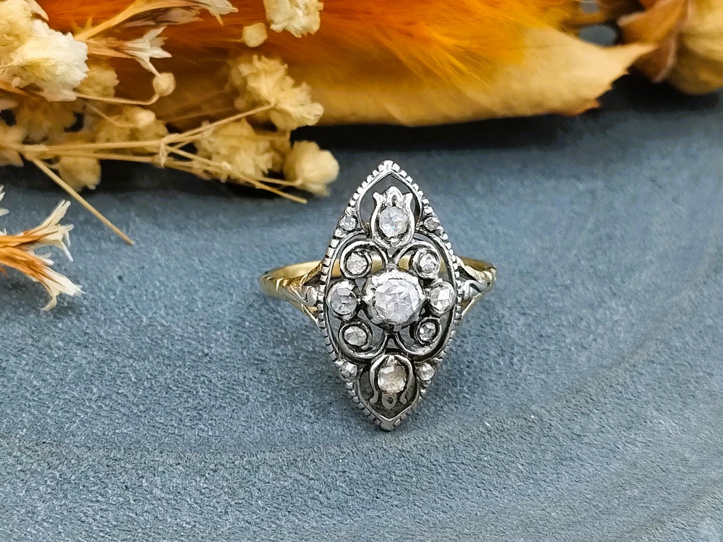 Gold ring set with rose diamonds, 18 mm.