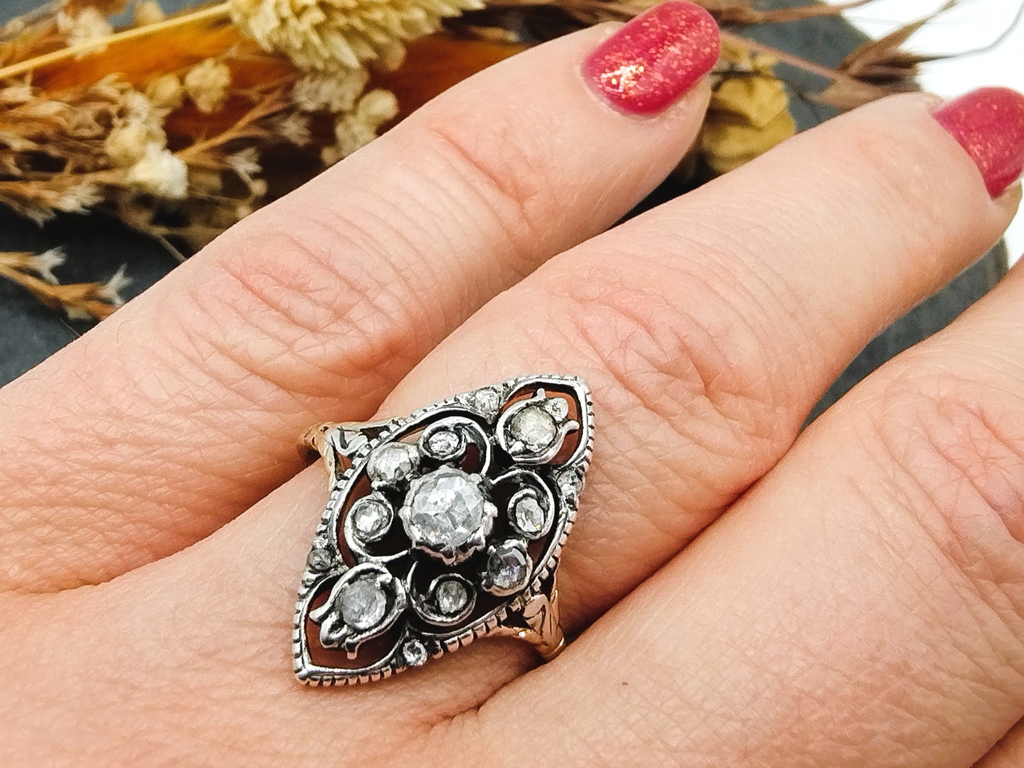 Gold ring set with rose diamonds, 18 mm.