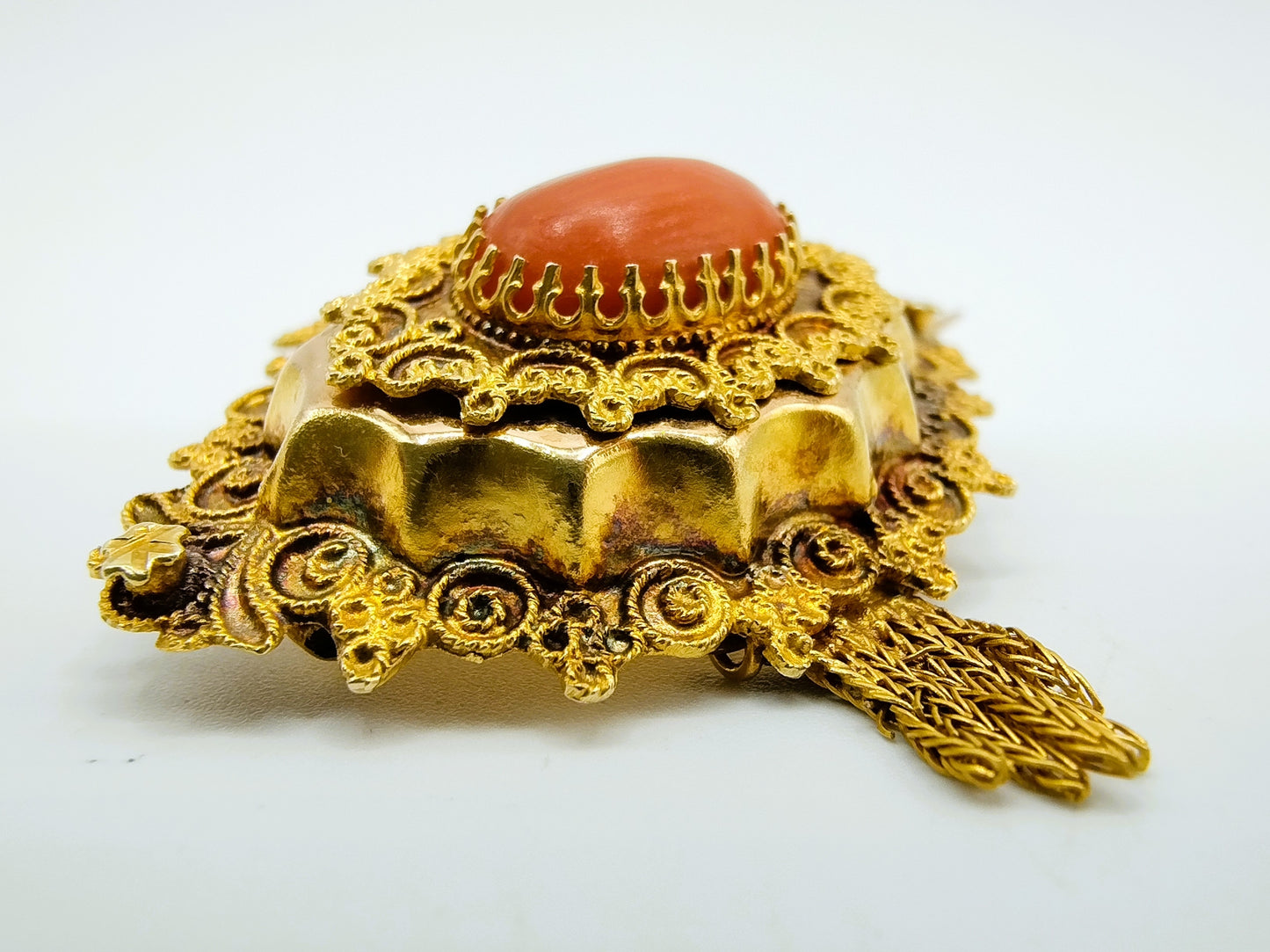 Gold brooch with blood coral, 19th century