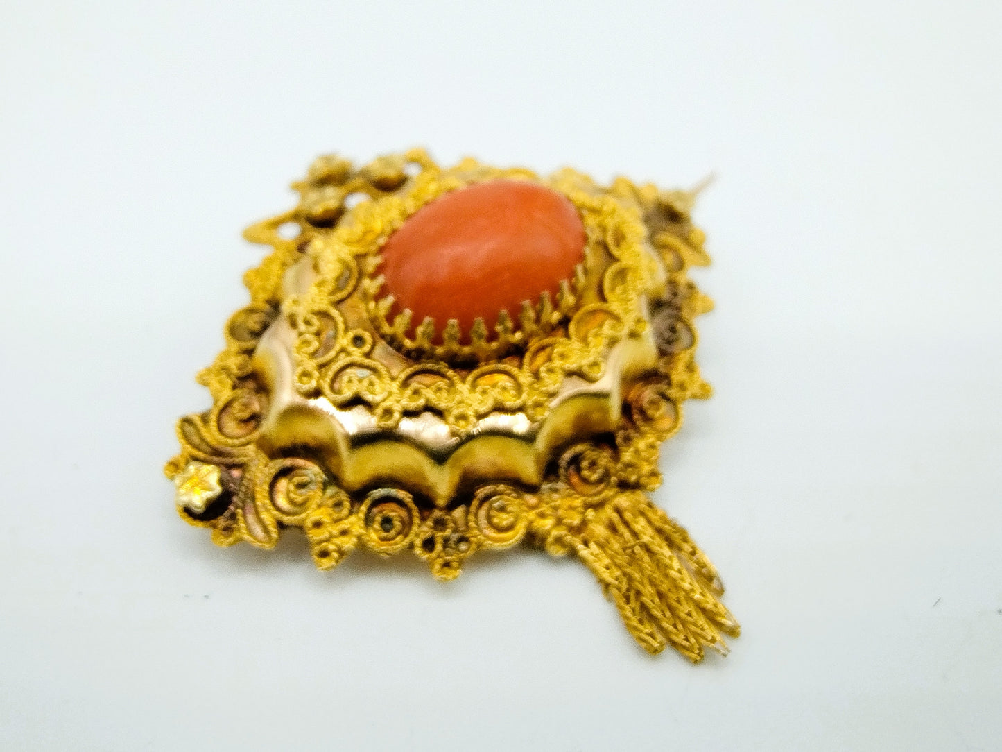 Gold brooch with blood coral, 19th century