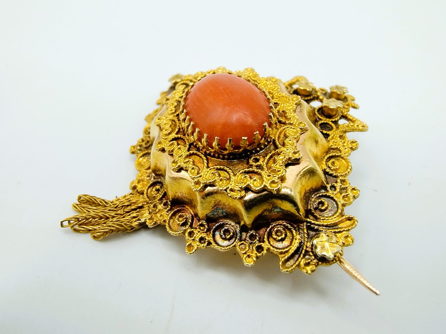Gold brooch with blood coral, 19th century