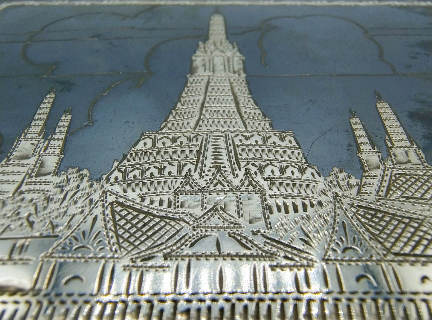 Silbernes Zigarettenetui mit Niello-Einlage, Thailand
