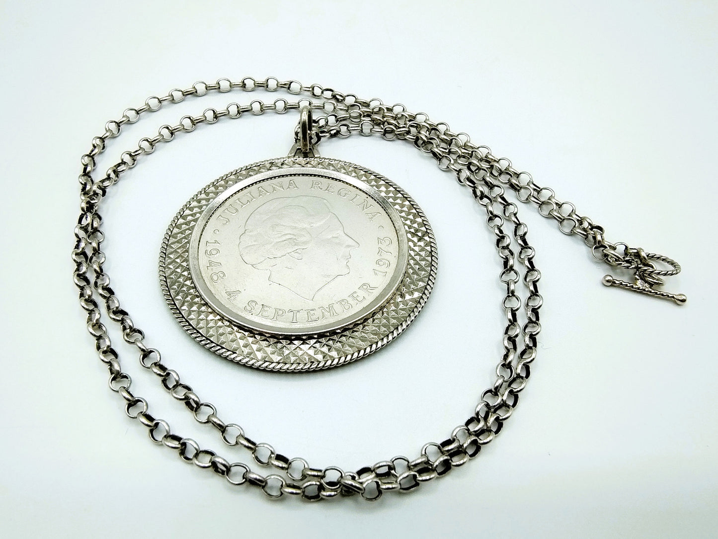 Silver jasseron chain with silver 10 guilder pendant, 73 cm