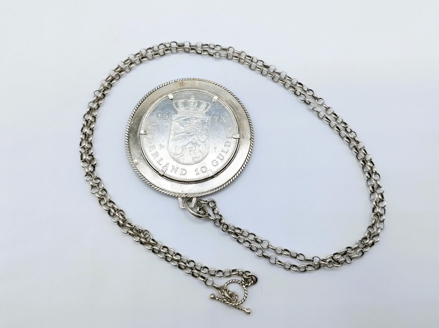 Silver jasseron chain with silver 10 guilder pendant, 73 cm