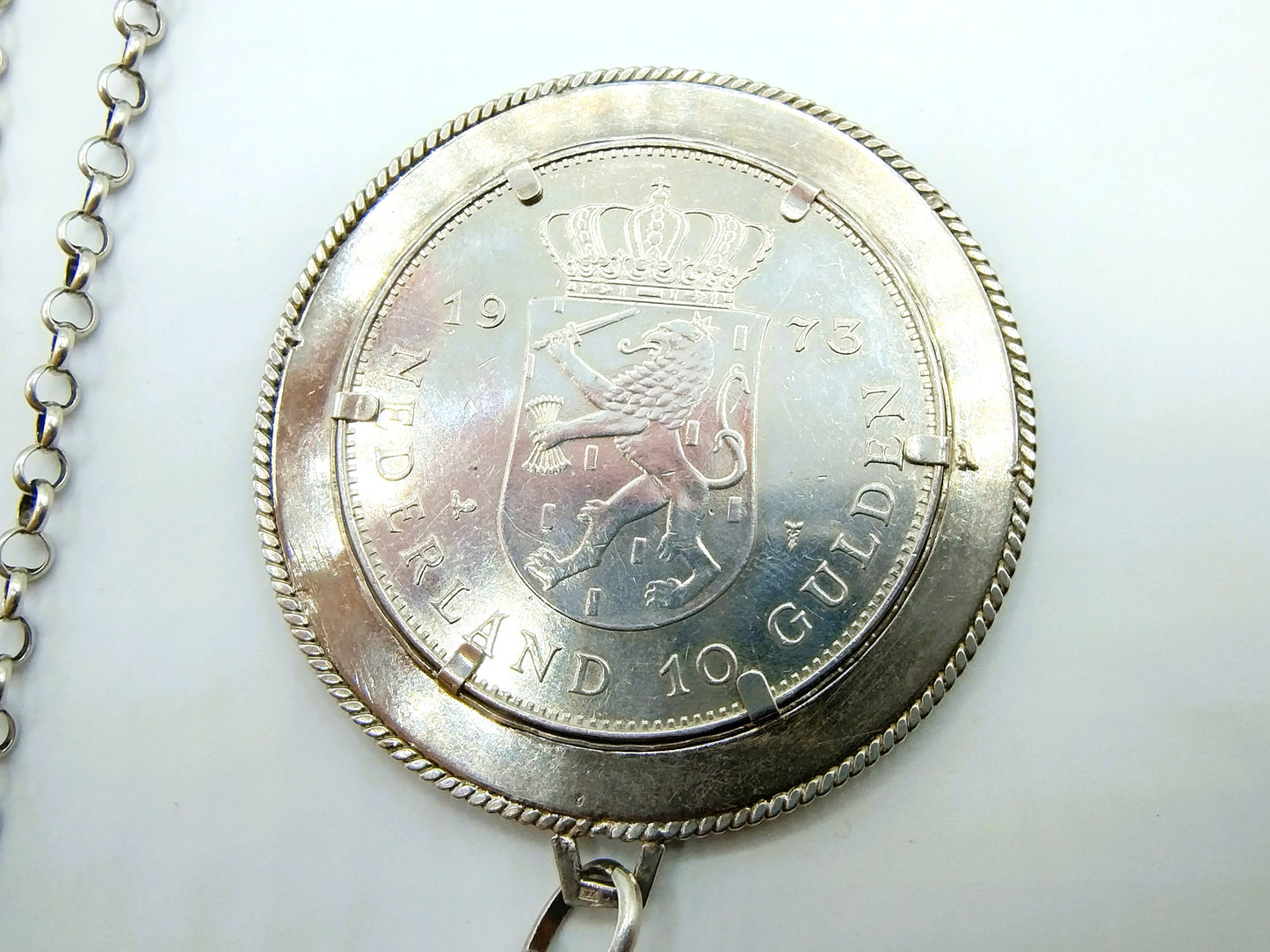 Silver jasseron chain with silver 10 guilder pendant, 73 cm
