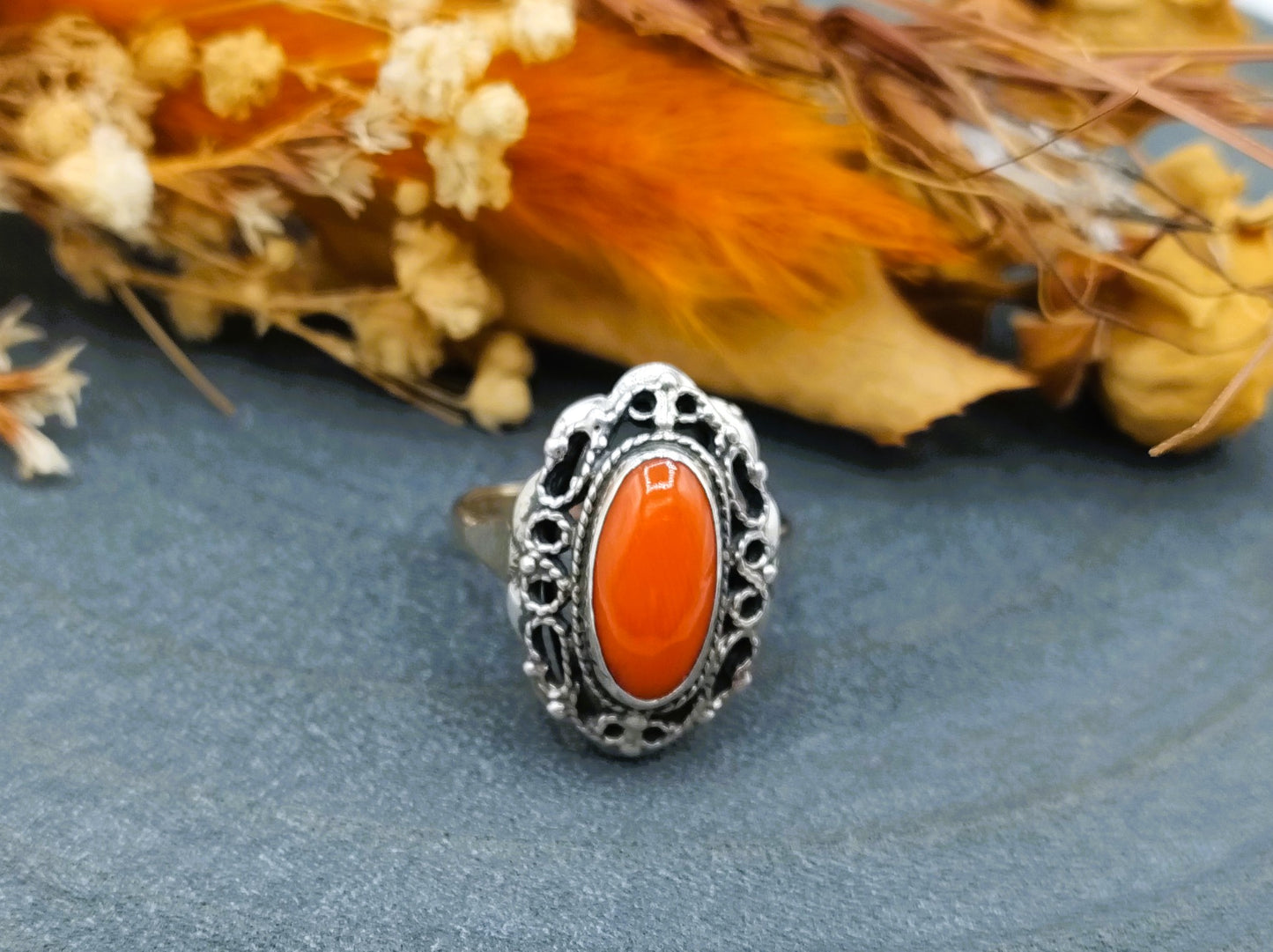 Zilveren ring met bloedkoraal, Jac. de Vaal, Schoonhoven, 19 mm