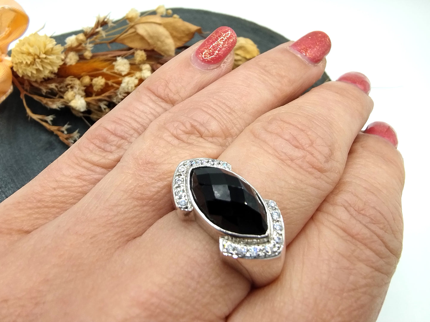 Silver design ring with jet and zirconia, 18 mm