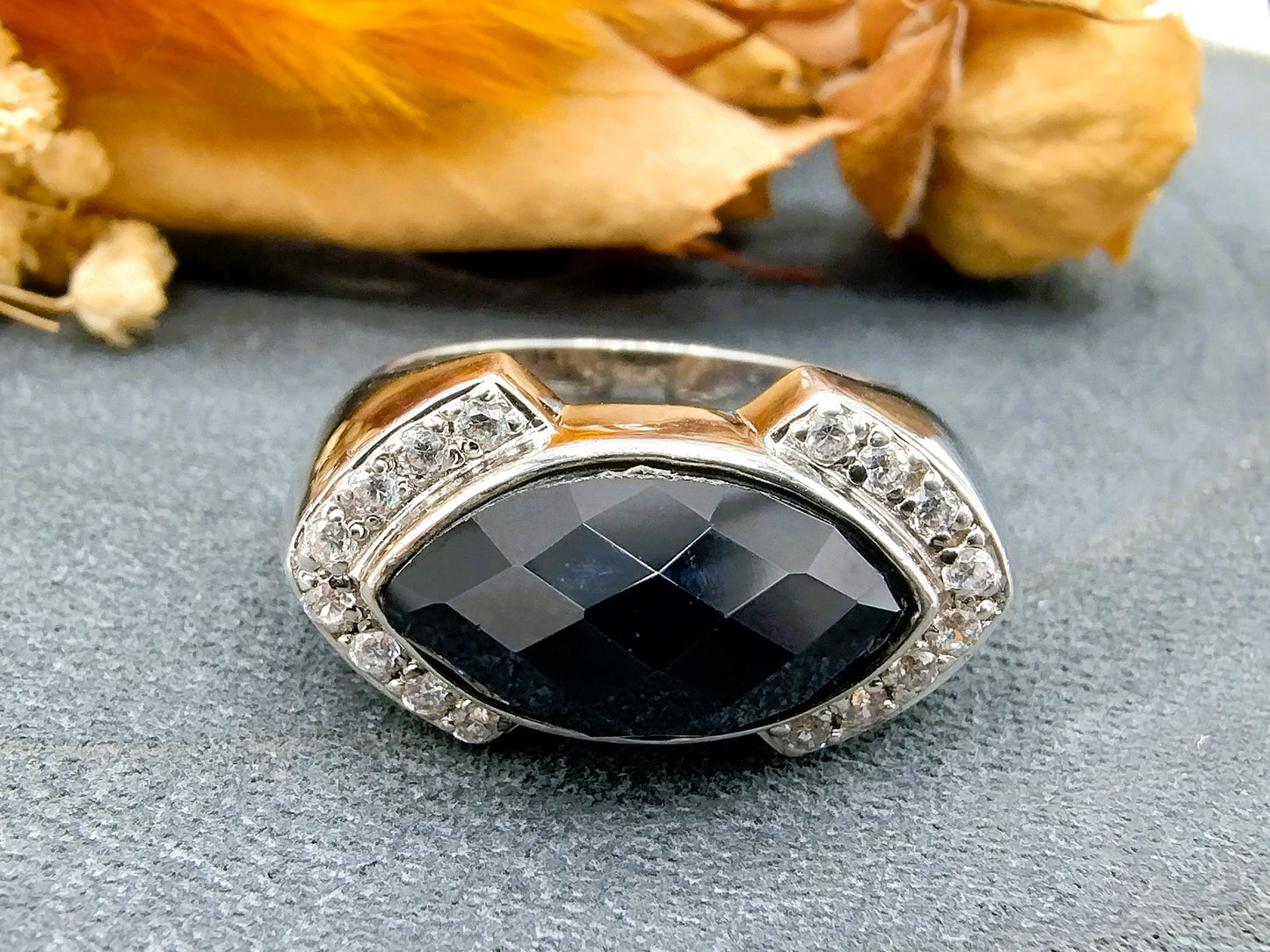 Silver design ring with jet and zirconia, 18 mm