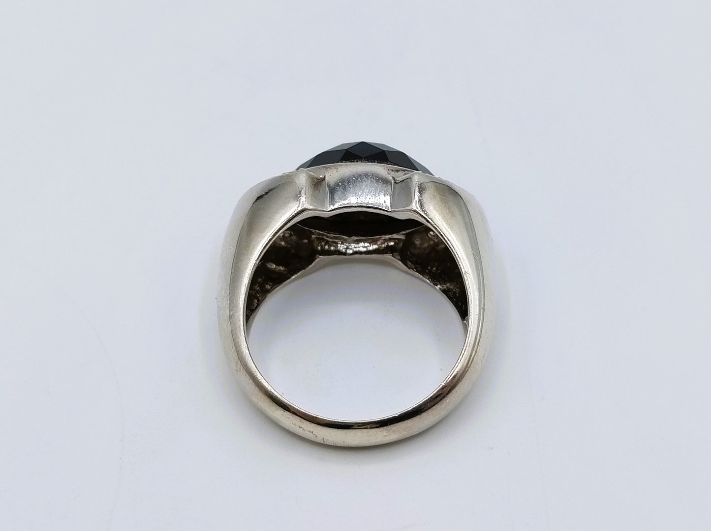 Silver design ring with jet and zirconia, 18 mm