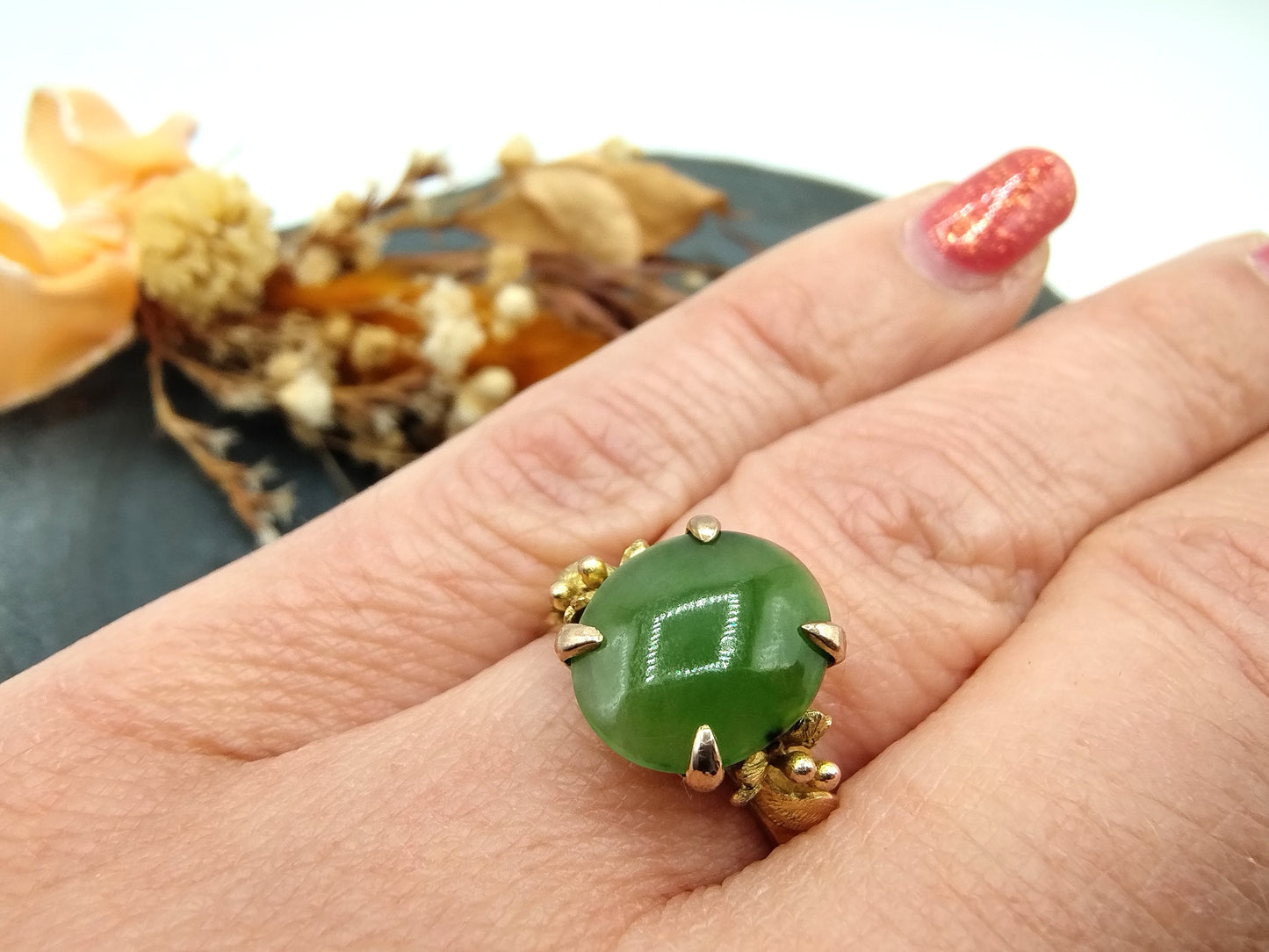 Gold ring with jade, 17 mm