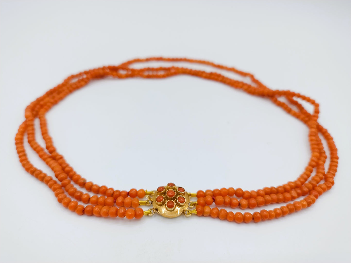 Red coral necklace with gold clasp, Amsterdam, 36 - 41 cm