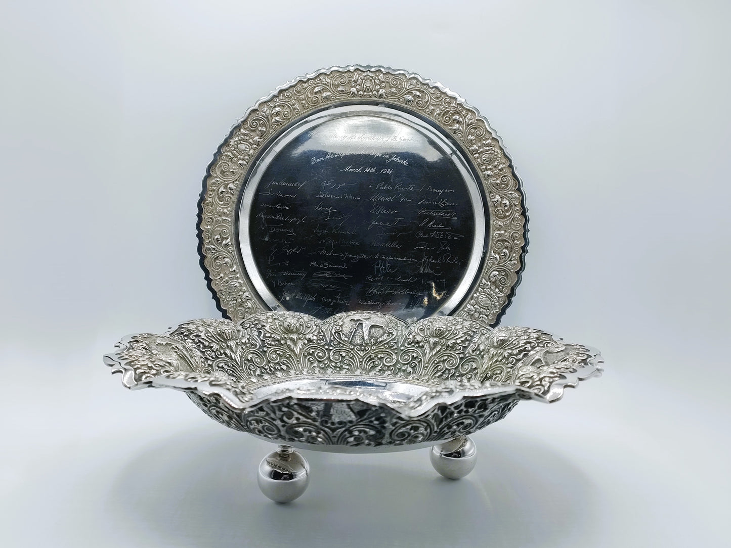 Zilveren fruitschaal en bord, ambassadeur J.B. Gorkom, Indonesië, 1,1 kg