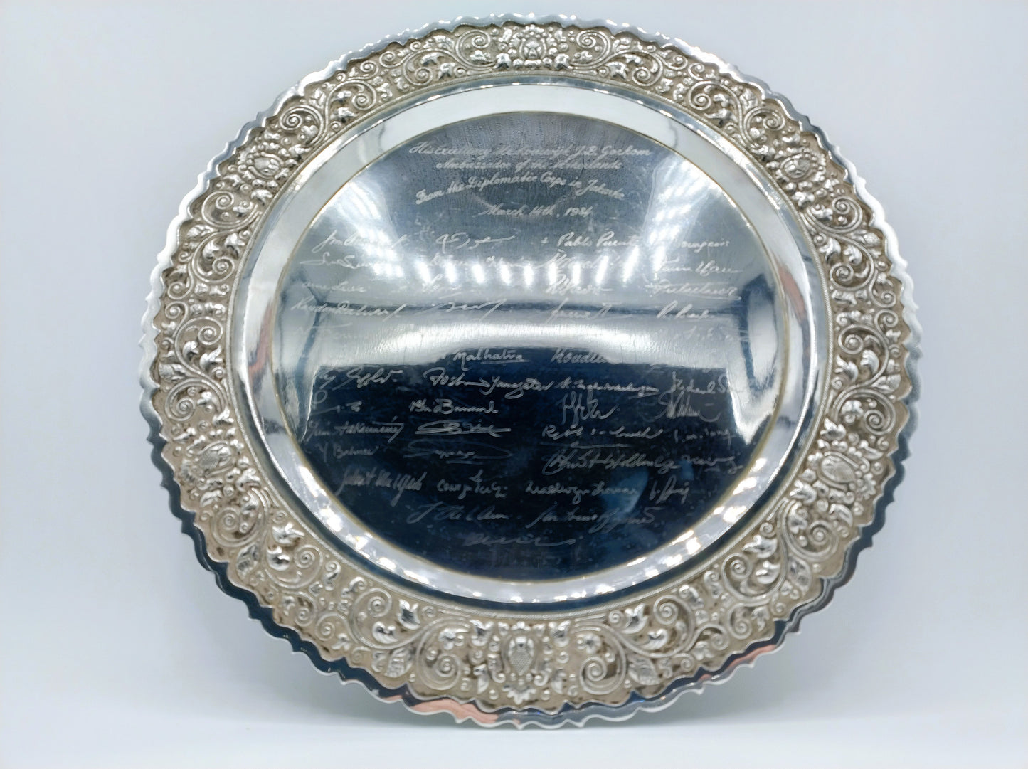 Zilveren fruitschaal en bord, ambassadeur J.B. Gorkom, Indonesië, 1,1 kg