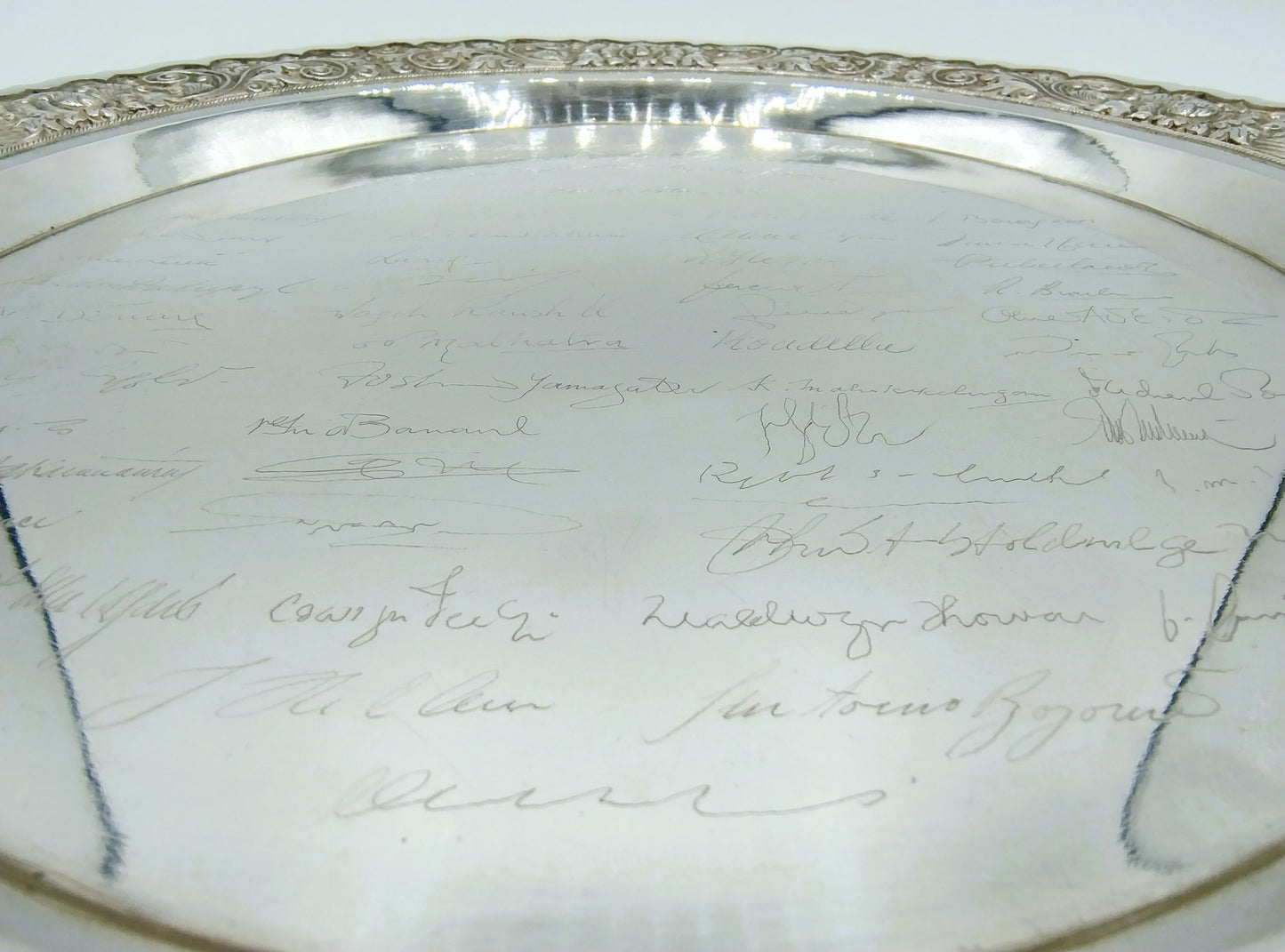 Zilveren fruitschaal en bord, ambassadeur J.B. Gorkom, Indonesië, 1,1 kg