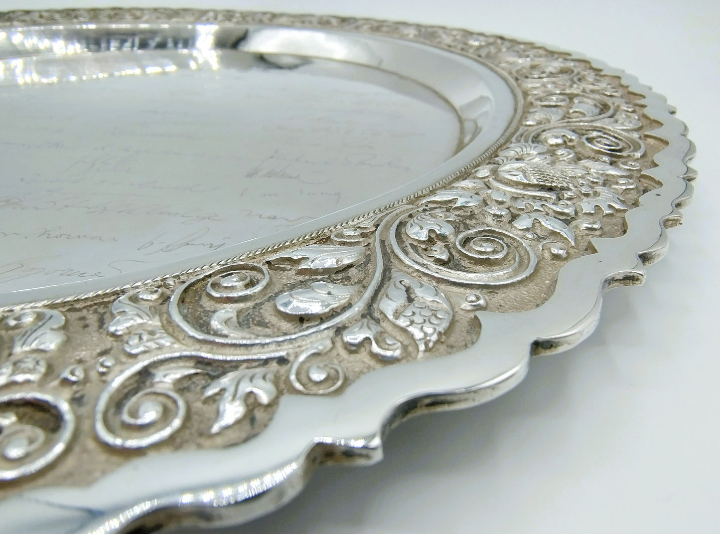 Zilveren fruitschaal en bord, ambassadeur J.B. Gorkom, Indonesië, 1,1 kg