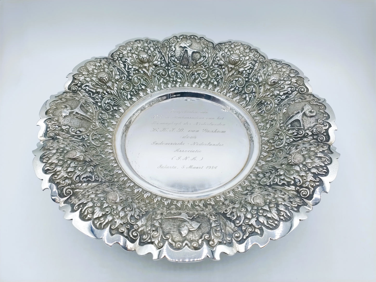 Zilveren fruitschaal en bord, ambassadeur J.B. Gorkom, Indonesië, 1,1 kg