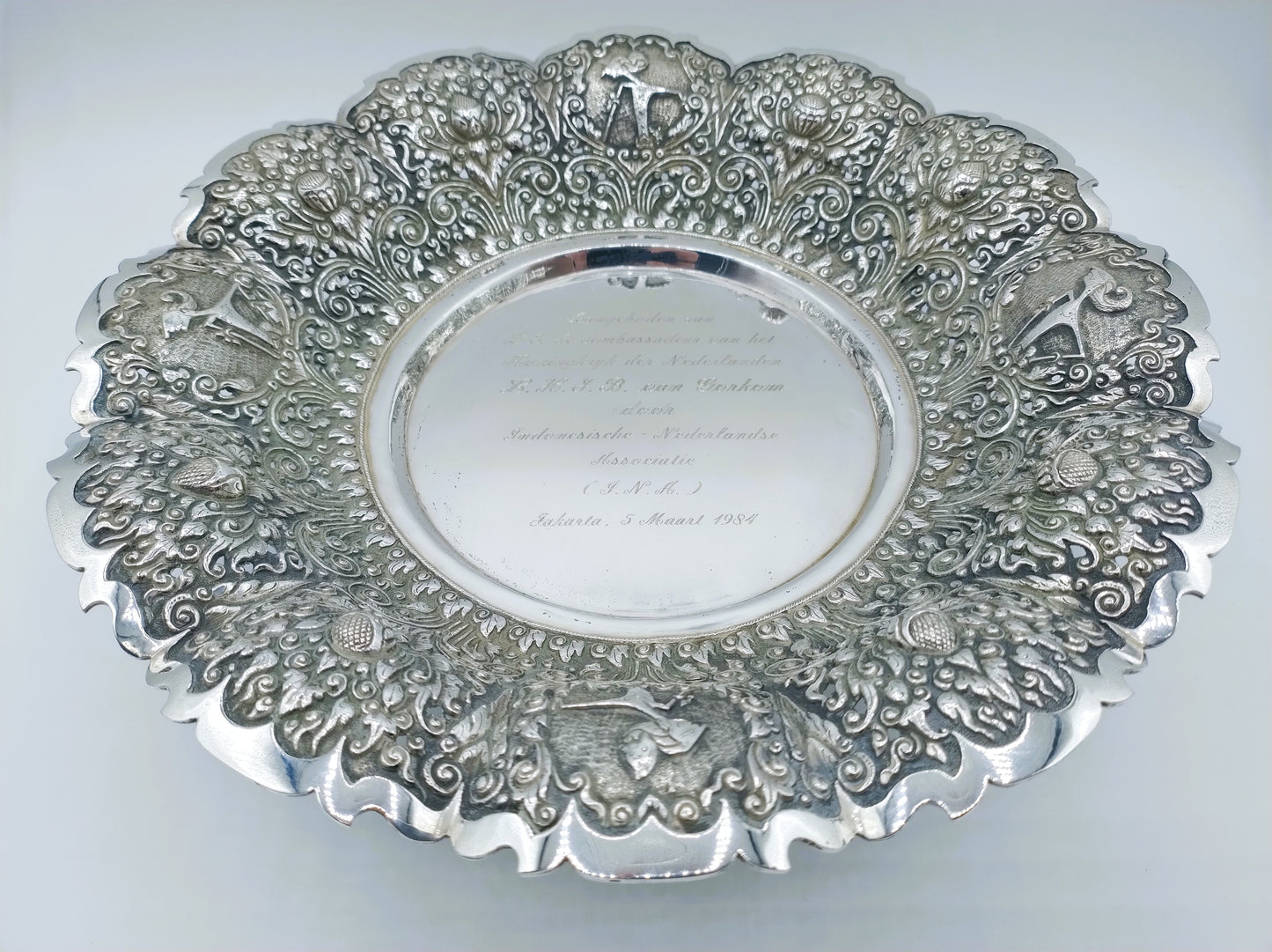 Zilveren fruitschaal en bord, ambassadeur J.B. Gorkom, Indonesië, 1,1 kg
