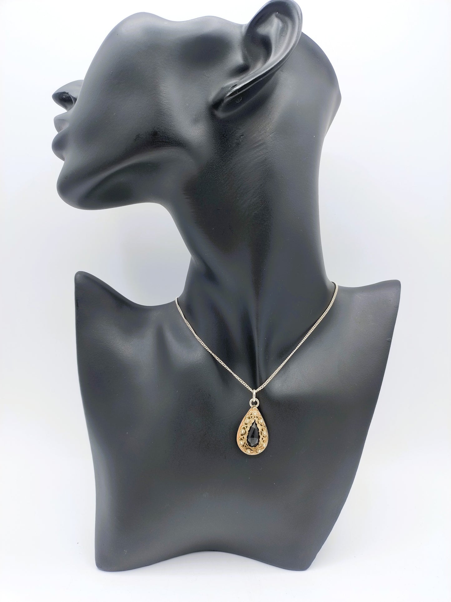 Silver gourmet necklace with silver mourning pendant, 43.5 cm.