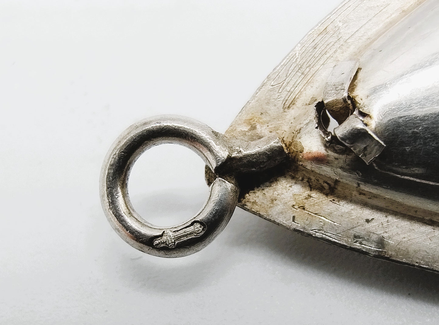 Silver mourning pendant with jet