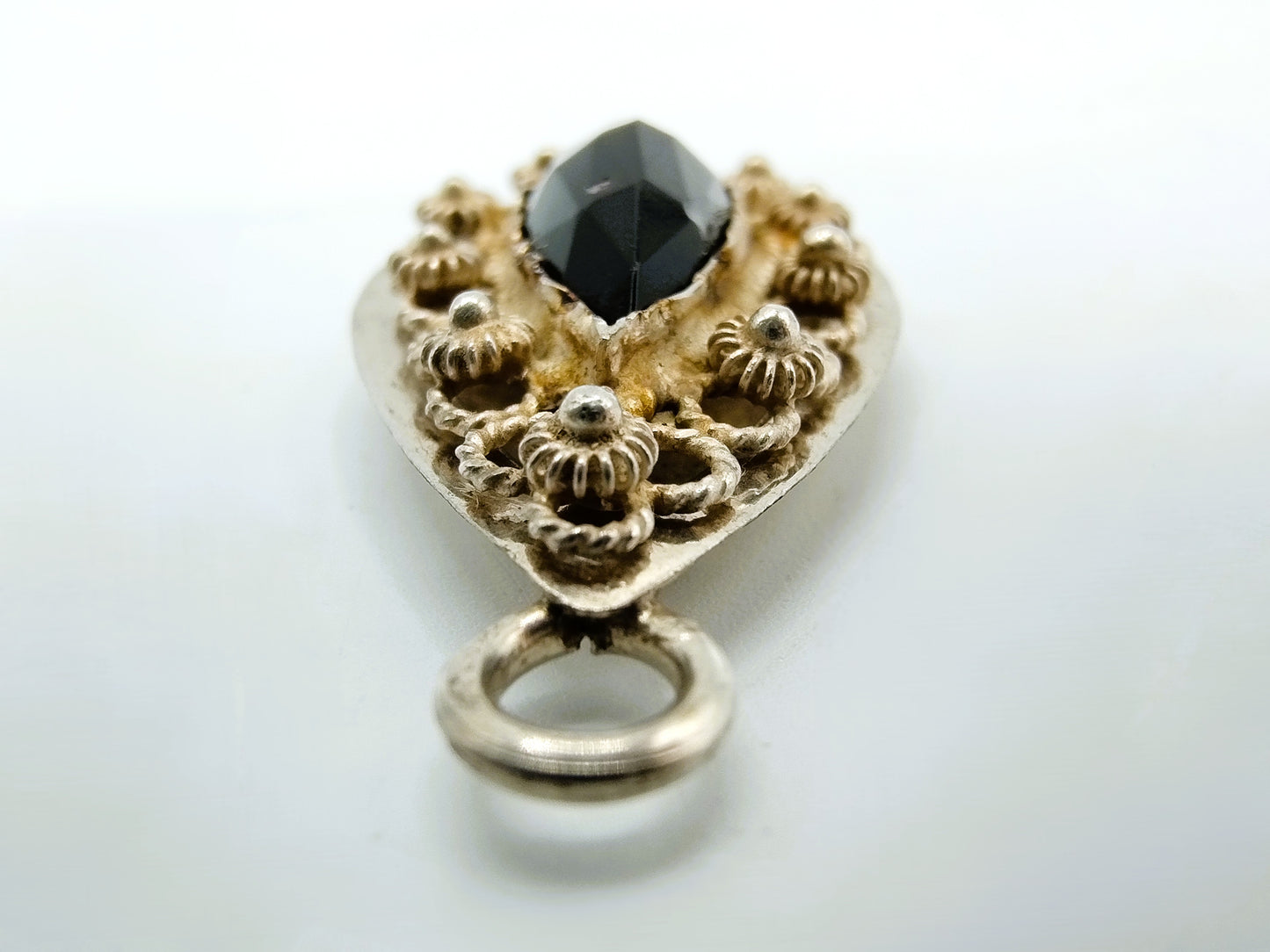 Silver mourning pendant with jet