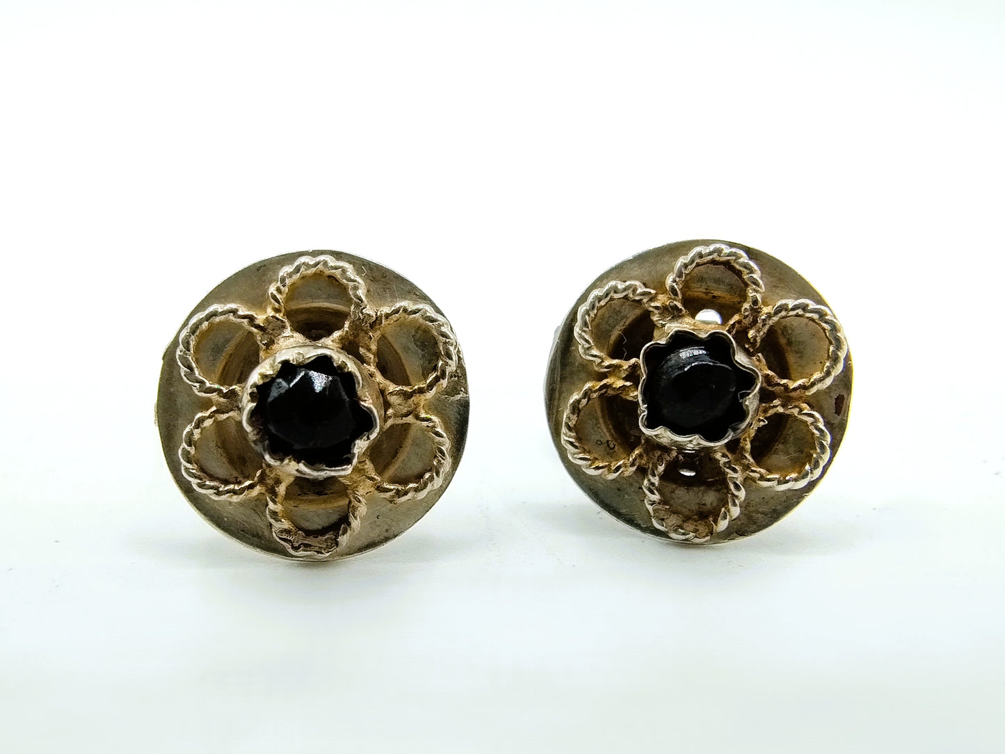 Silver mourning earrings with jets